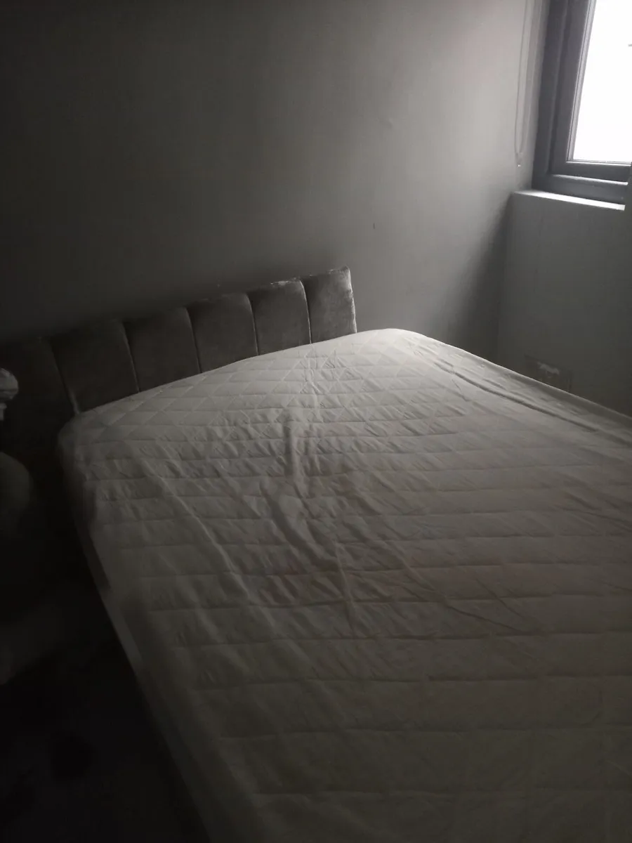 Bed and mattress - Image 3