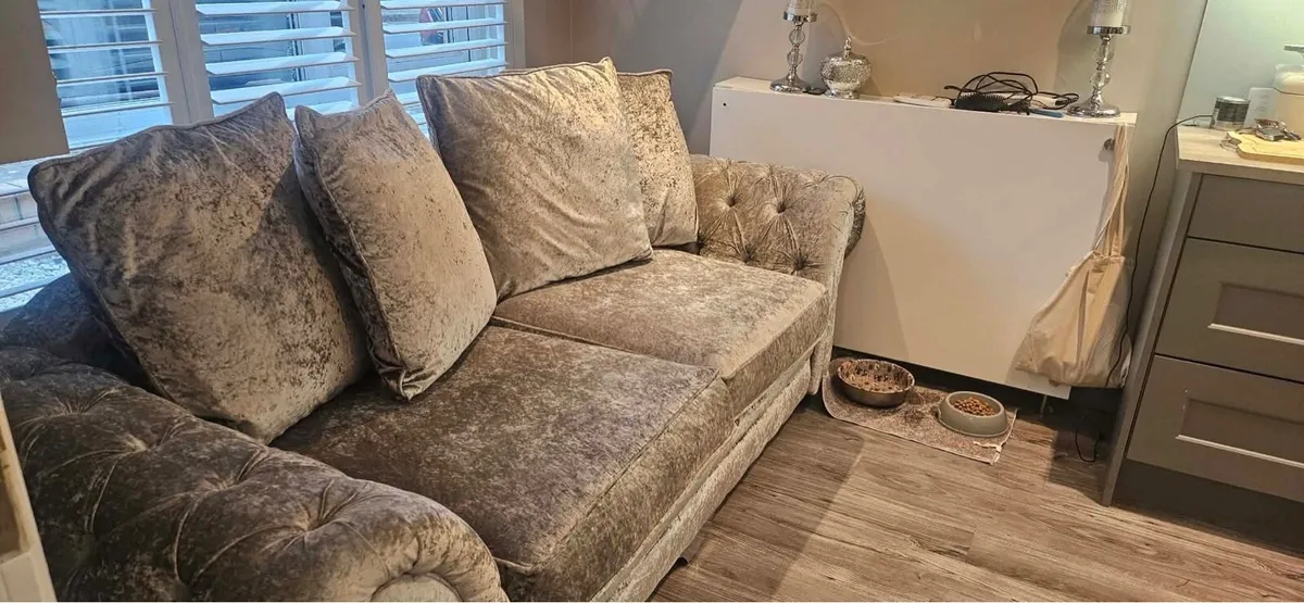 3 seater couch - Image 1