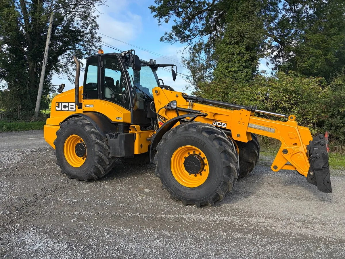JCB 420 - Image 1