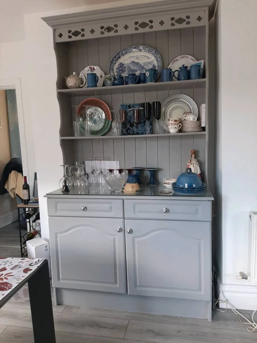 Dresser - Image 1