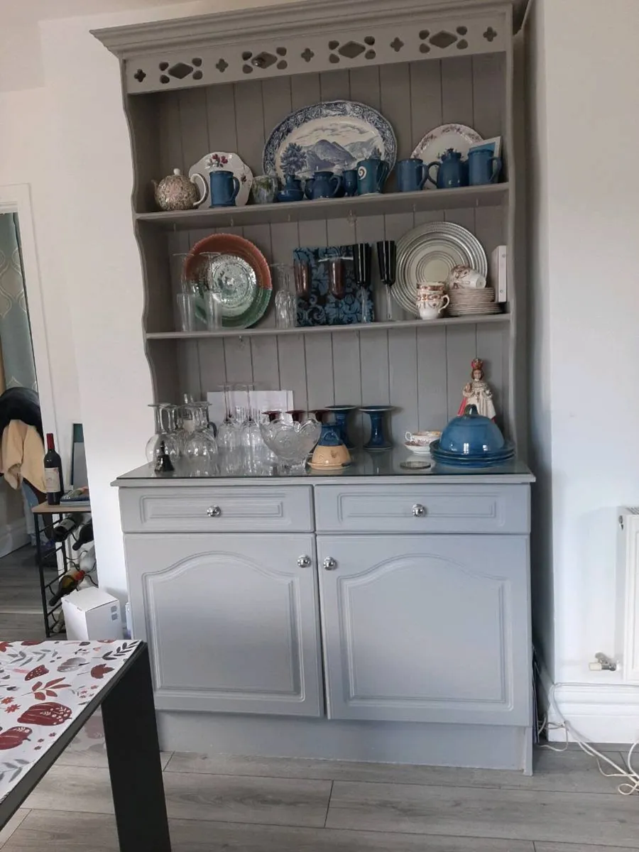 Dresser - Image 2