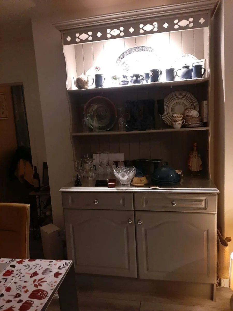 Dresser - Image 3