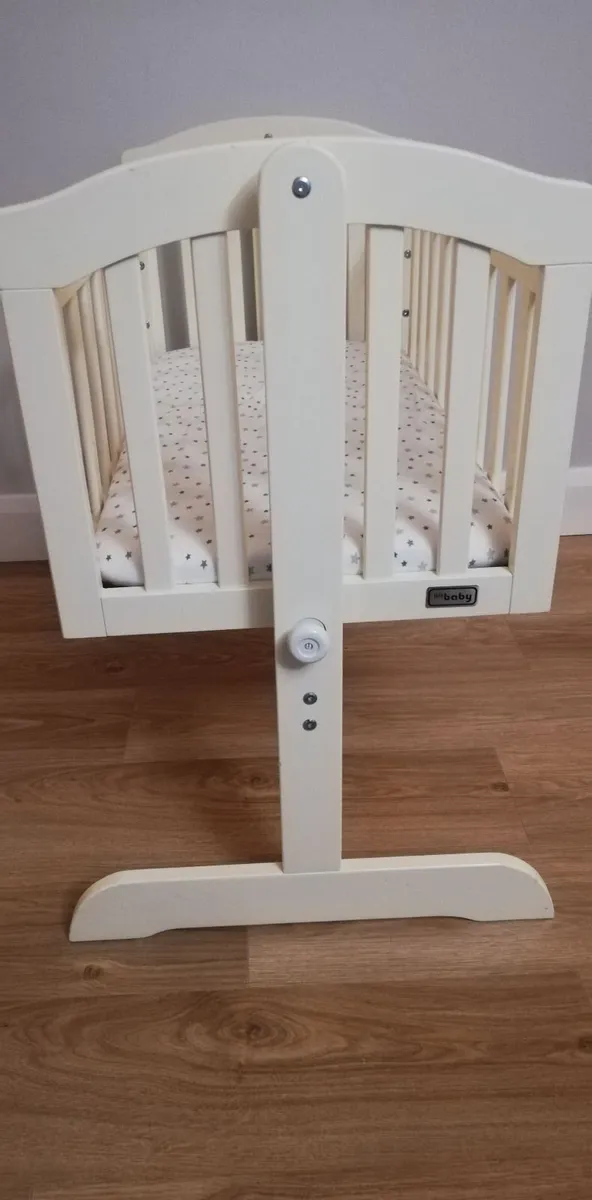 Swinging crib - Image 2