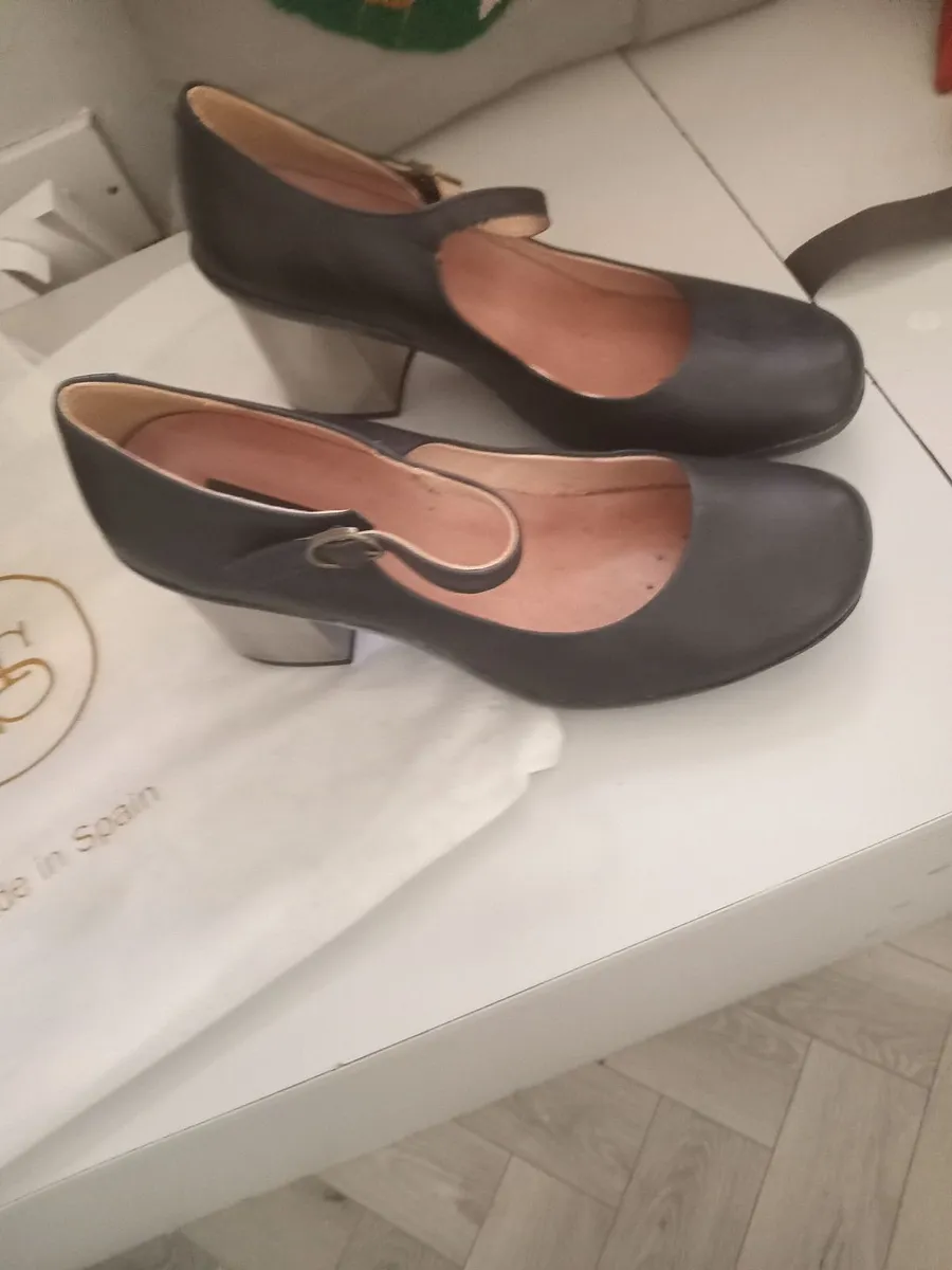 Shoes - Image 3