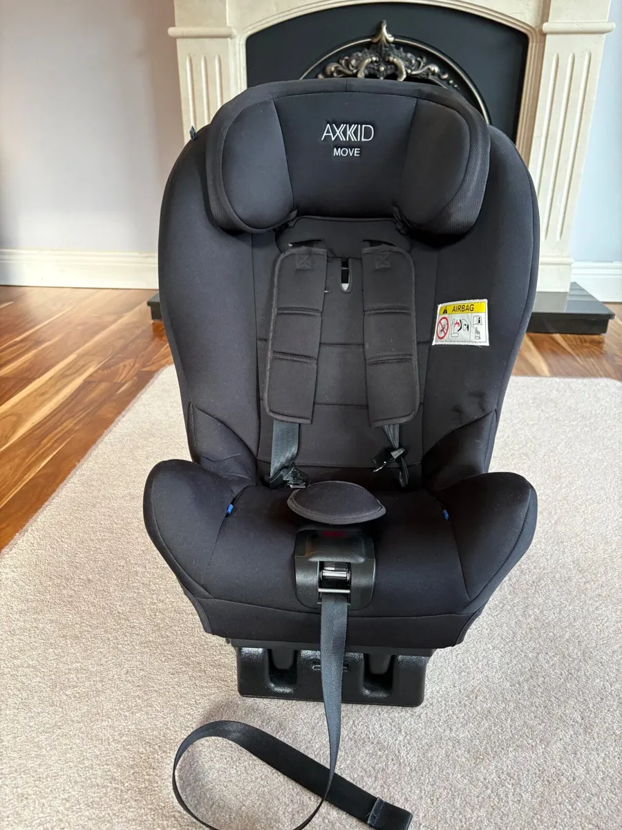 Axkid Move Extended Rear-Facing Car Seat – Black – - Image 1