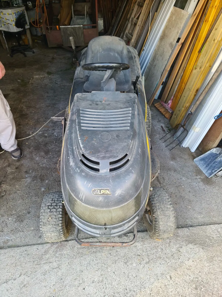 Alpina 102YH Tractor Lawnmower - Image 1