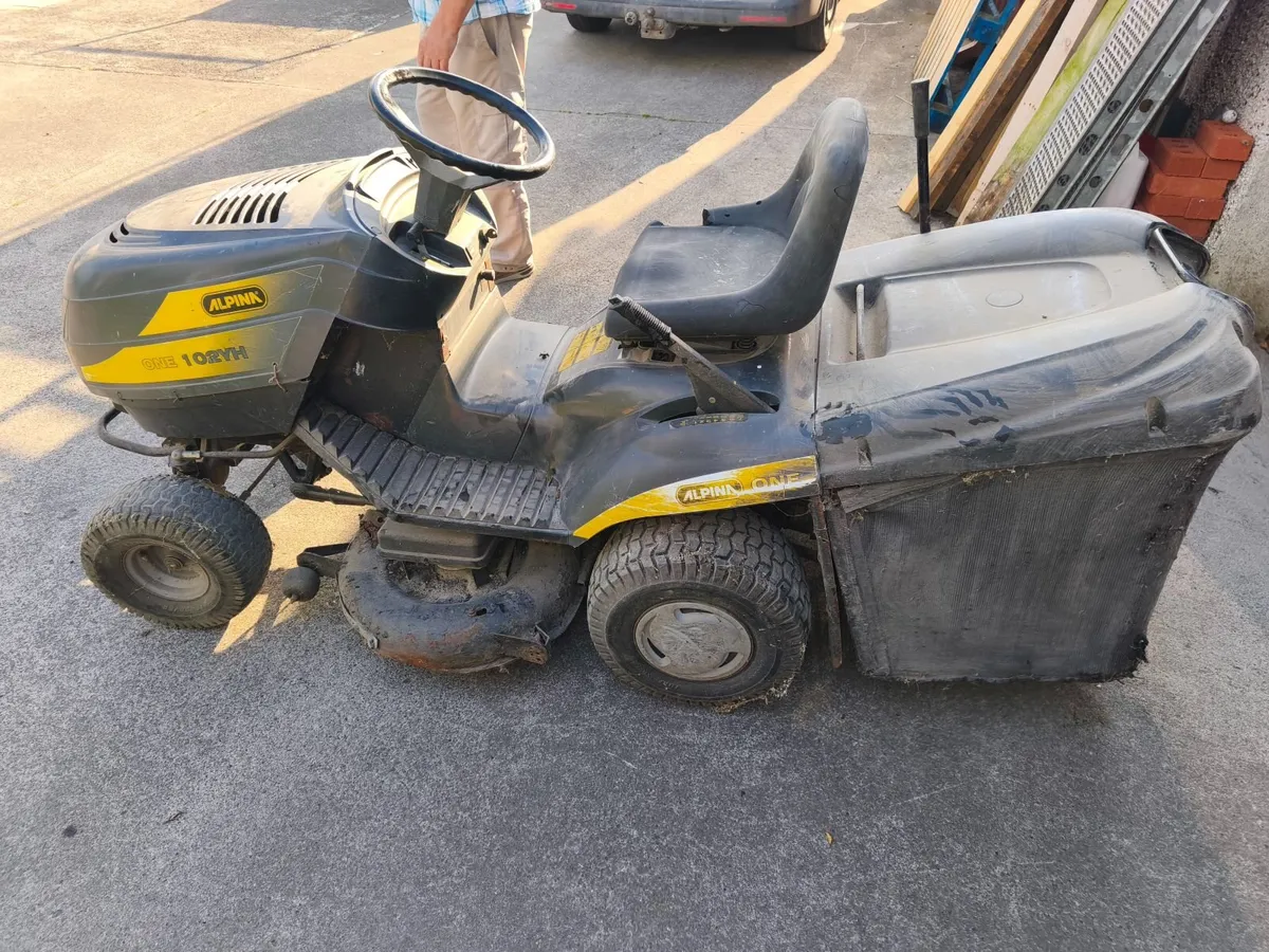 Alpina 102YH Tractor Lawnmower - Image 2