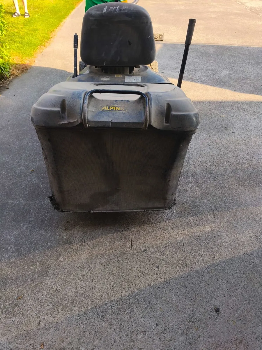 Alpina 102YH Tractor Lawnmower - Image 3