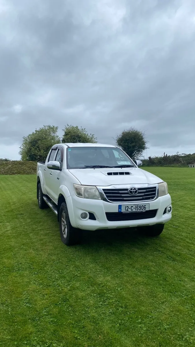 Toyota Hilux Invincible 2012 3.0D Crew Cab - Image 2