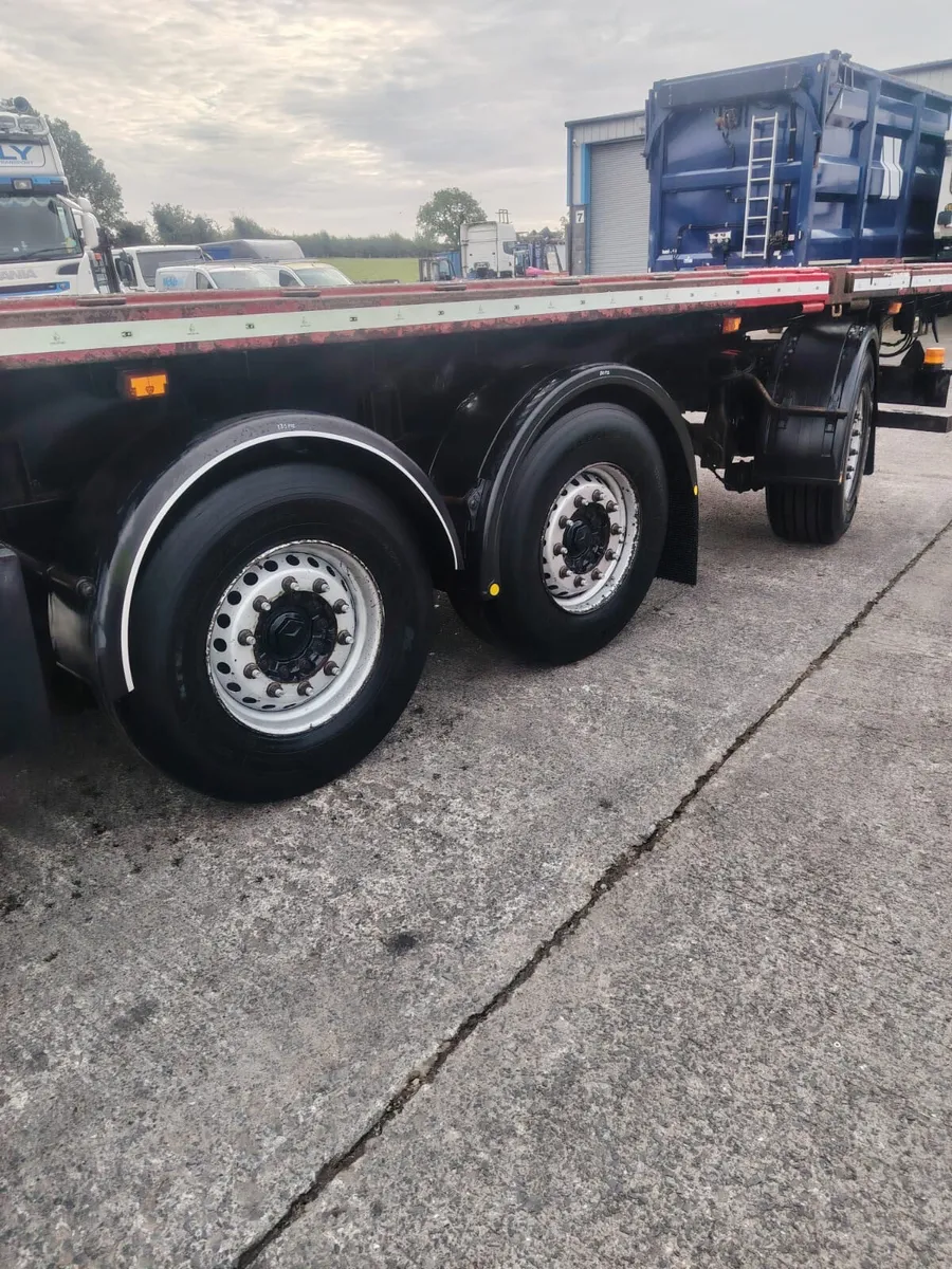 2015 Sdc Flat 12.9 metre Rear steering axle - Image 3