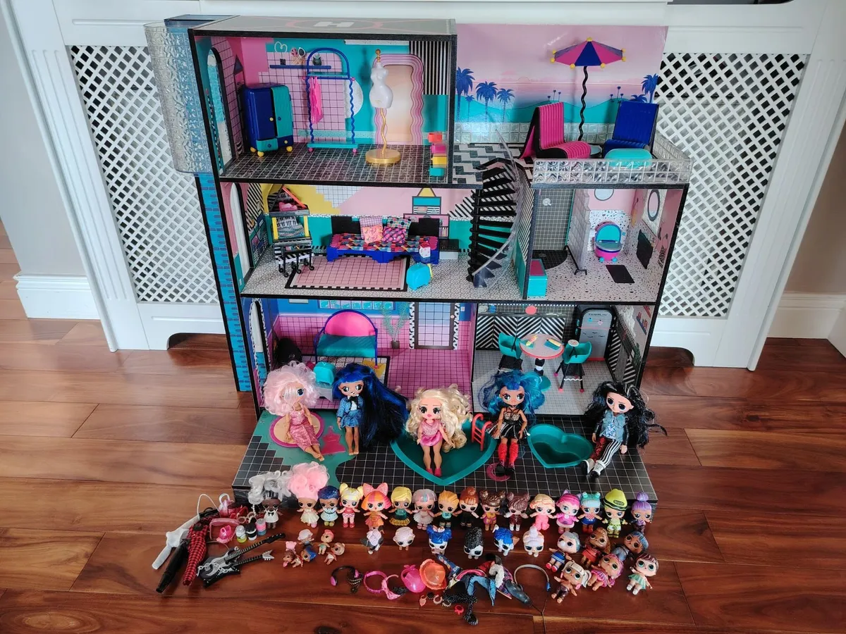 Lol doll house with dolls - Image 1