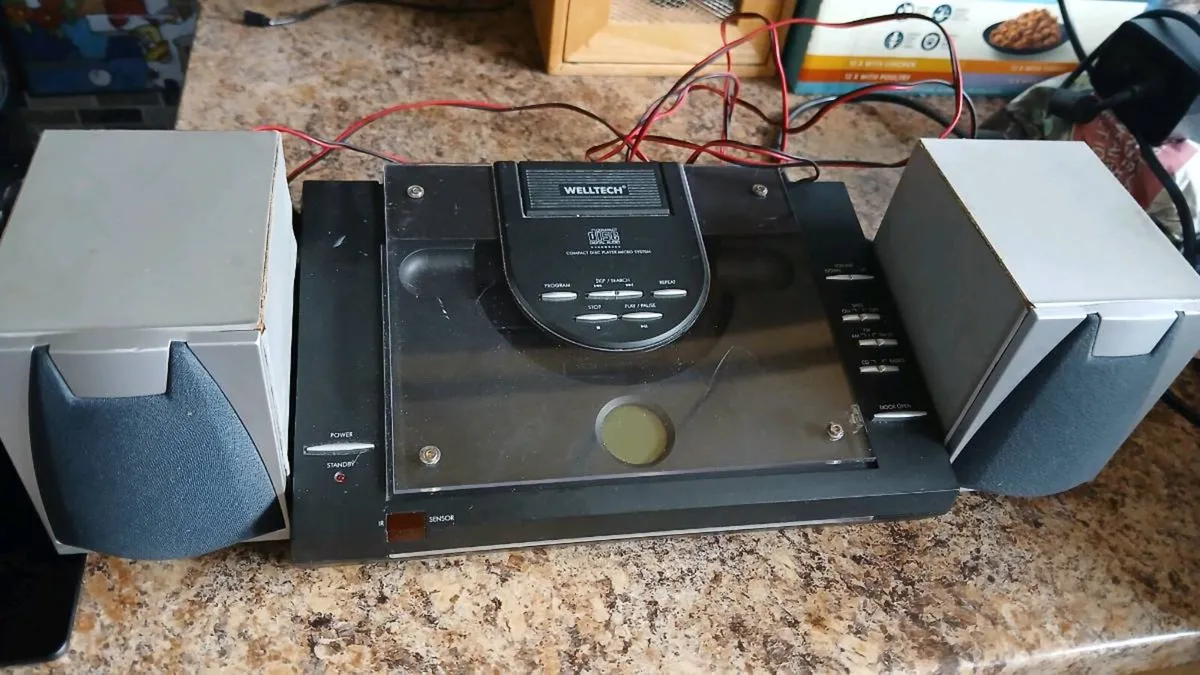 Radio and CD - Image 3