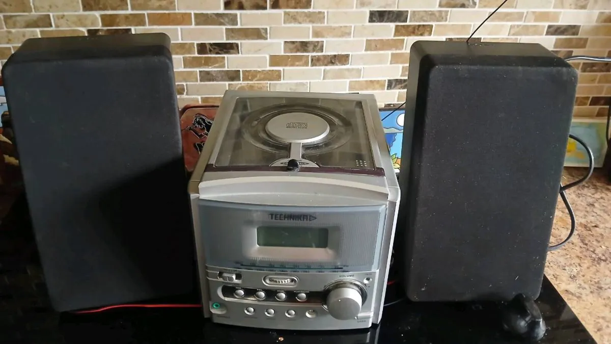 Radio and CD Player - Image 1