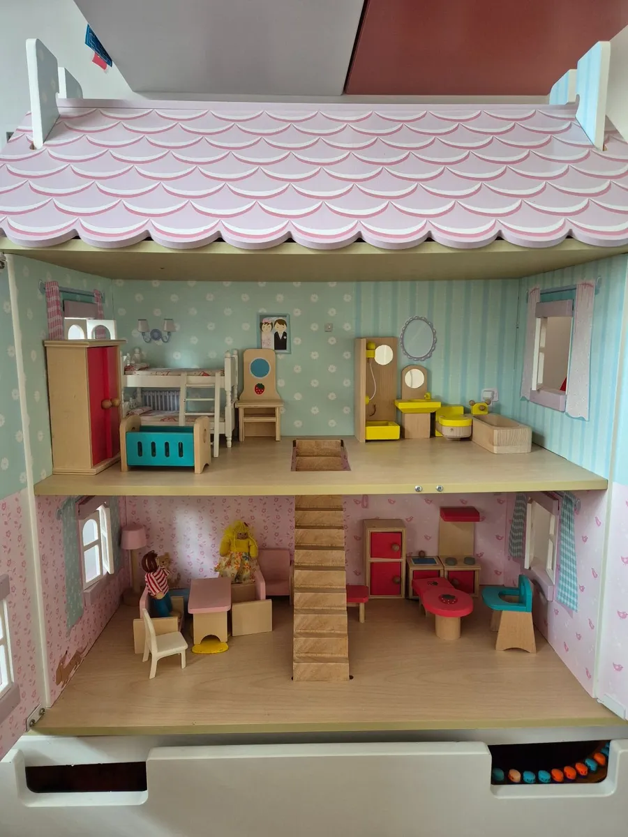 Le Toy Van Wooden Sophie's dolls house - Image 3