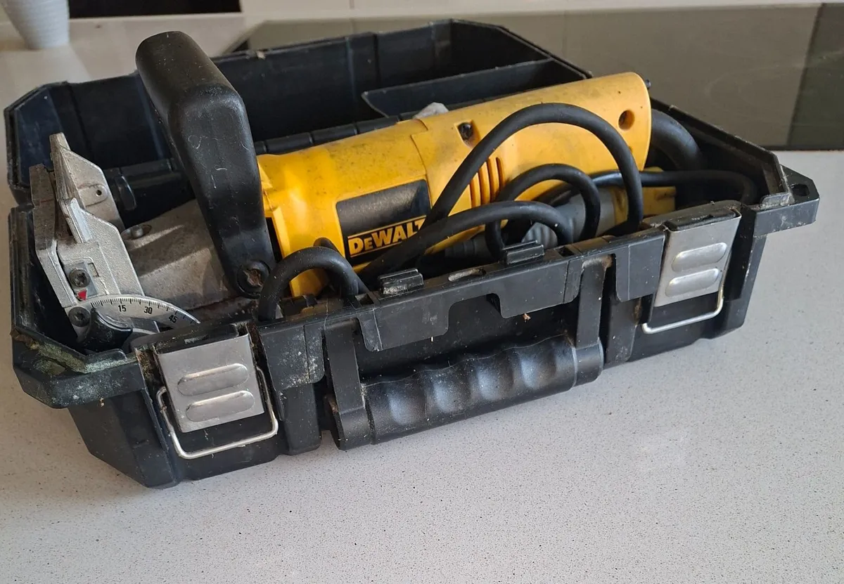 DeWalt DW682K Biscuit Joiner with Case - Image 2
