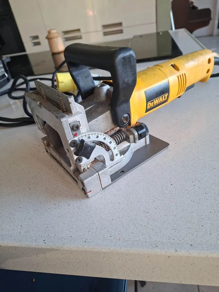 DeWalt DW682K Biscuit Joiner with Case - Image 1