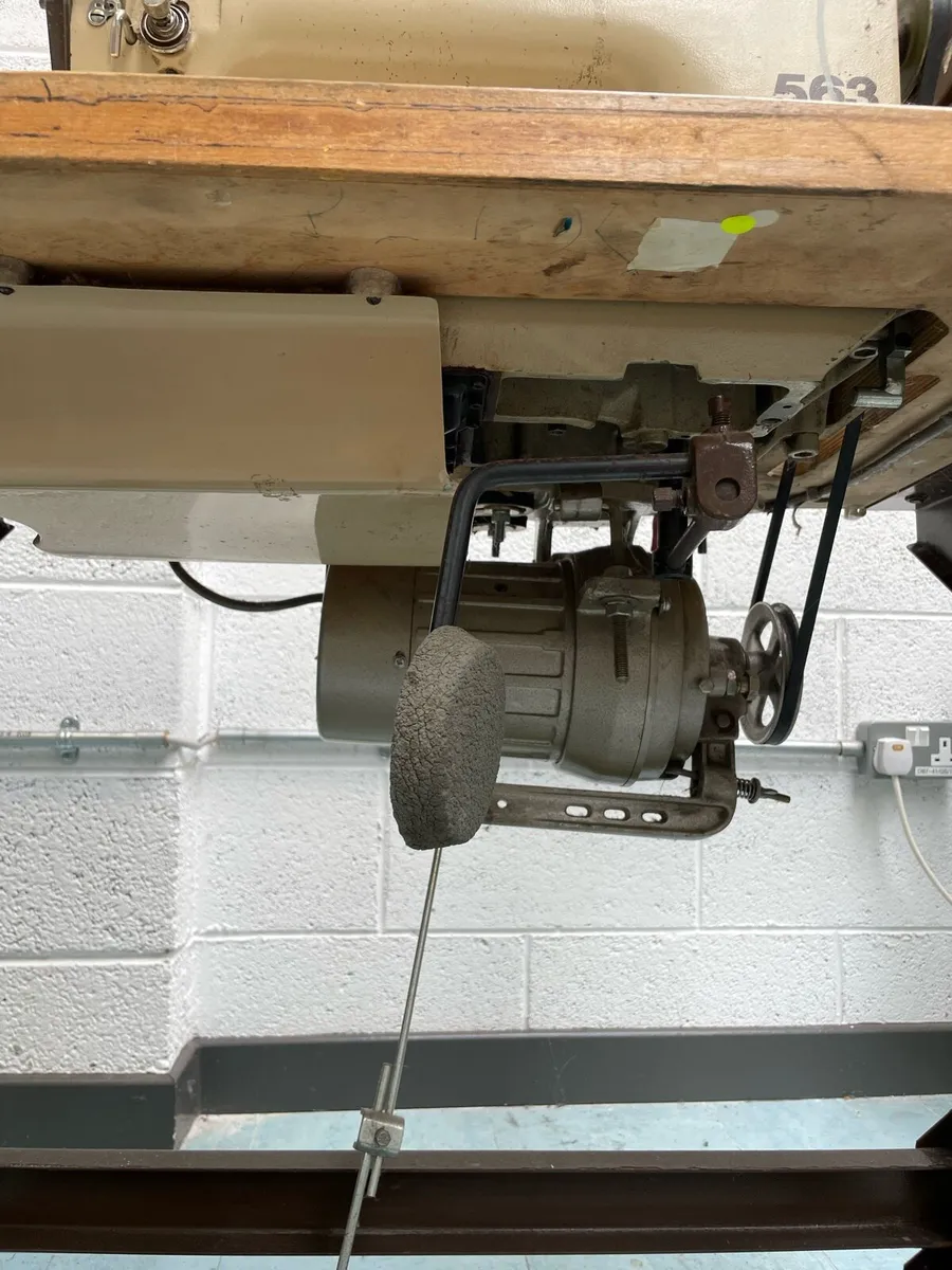 PFAFF Industrial sewing machine - Image 4