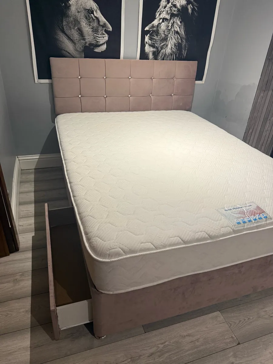 King size bed with mattress - Image 4