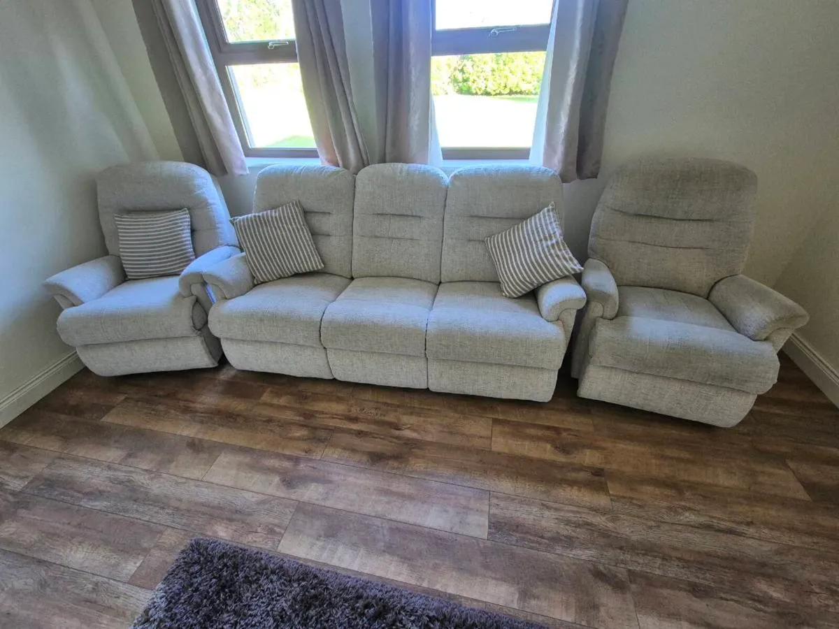 Sofa and 2 chairs - Image 1