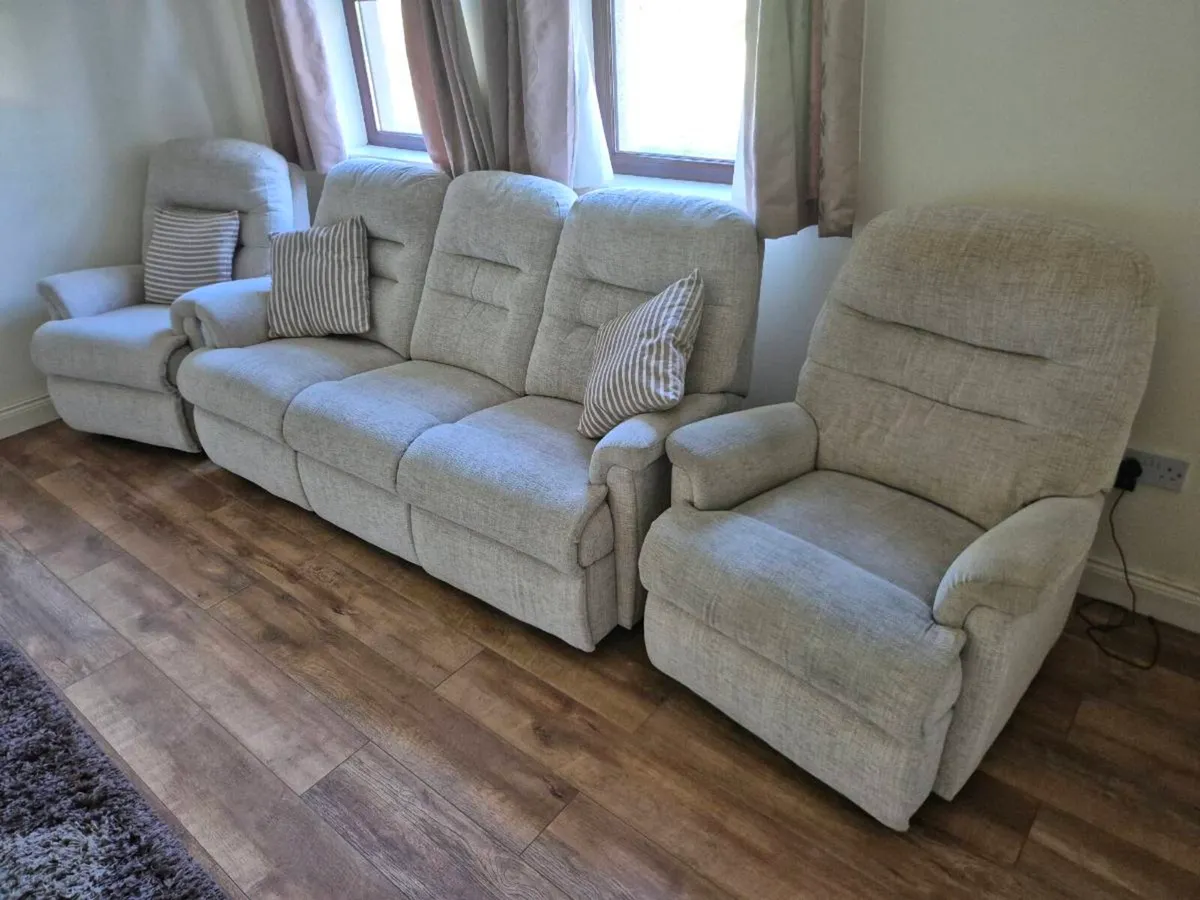 Sofa and 2 chairs - Image 2
