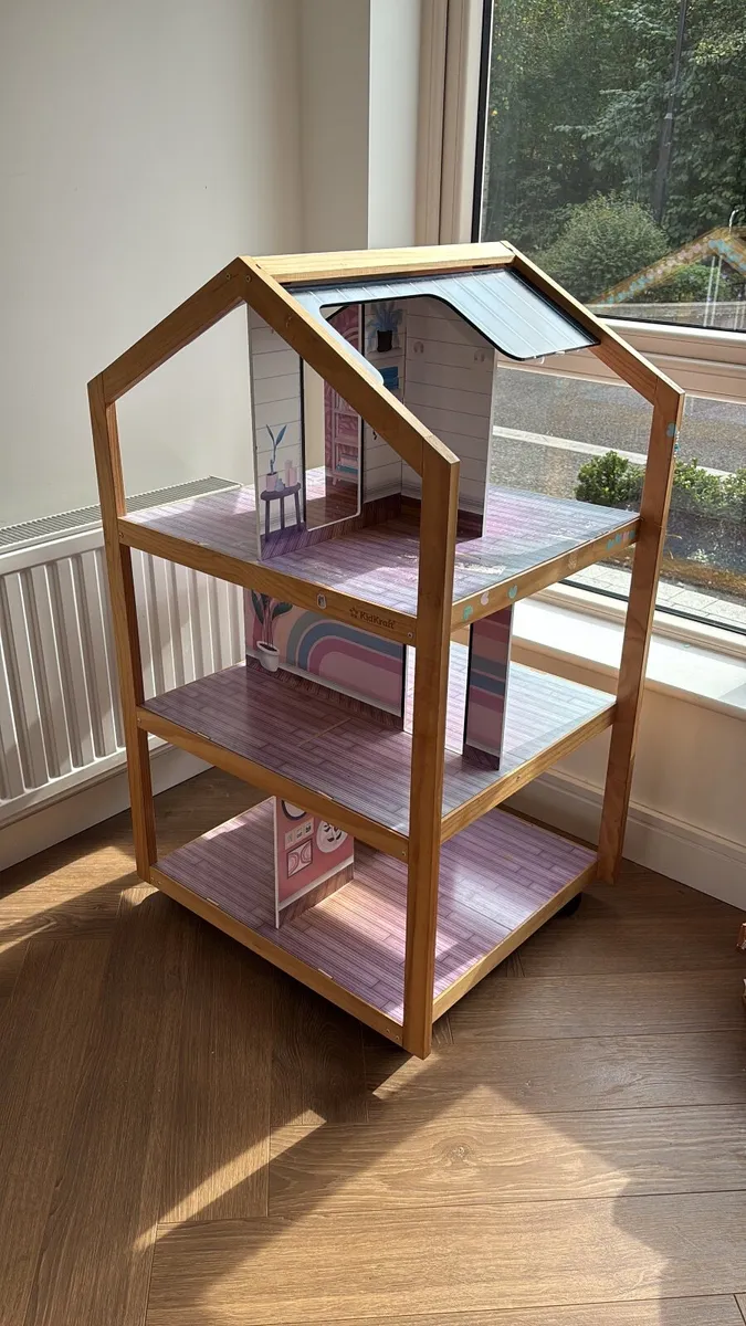 Kidcraft children’s play house - Image 1