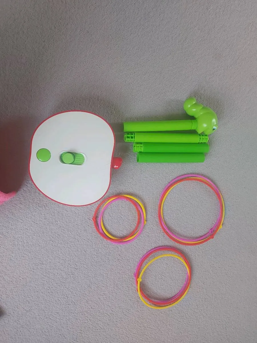 Wobbly worm game