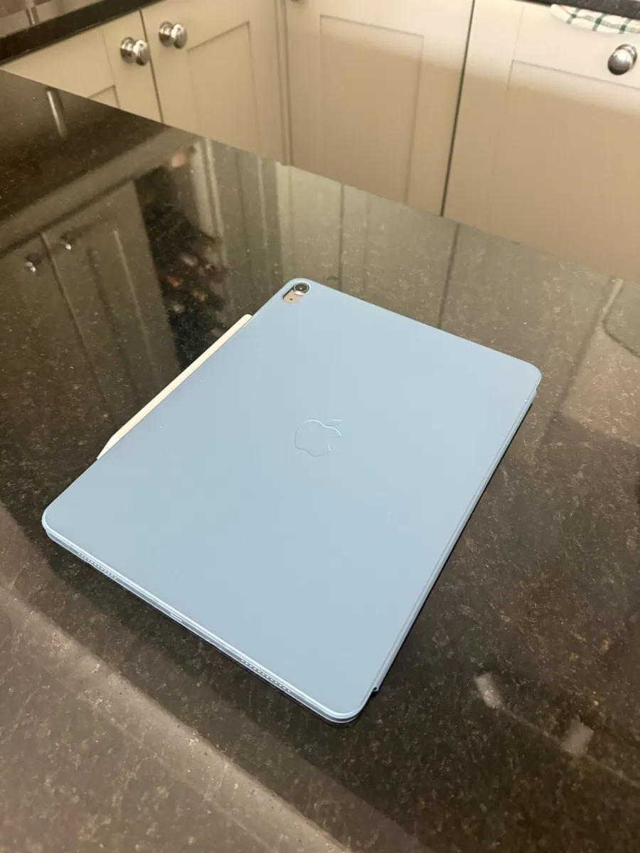iPad Air 13” M3 128gb + pencil, case and protector - Image 3