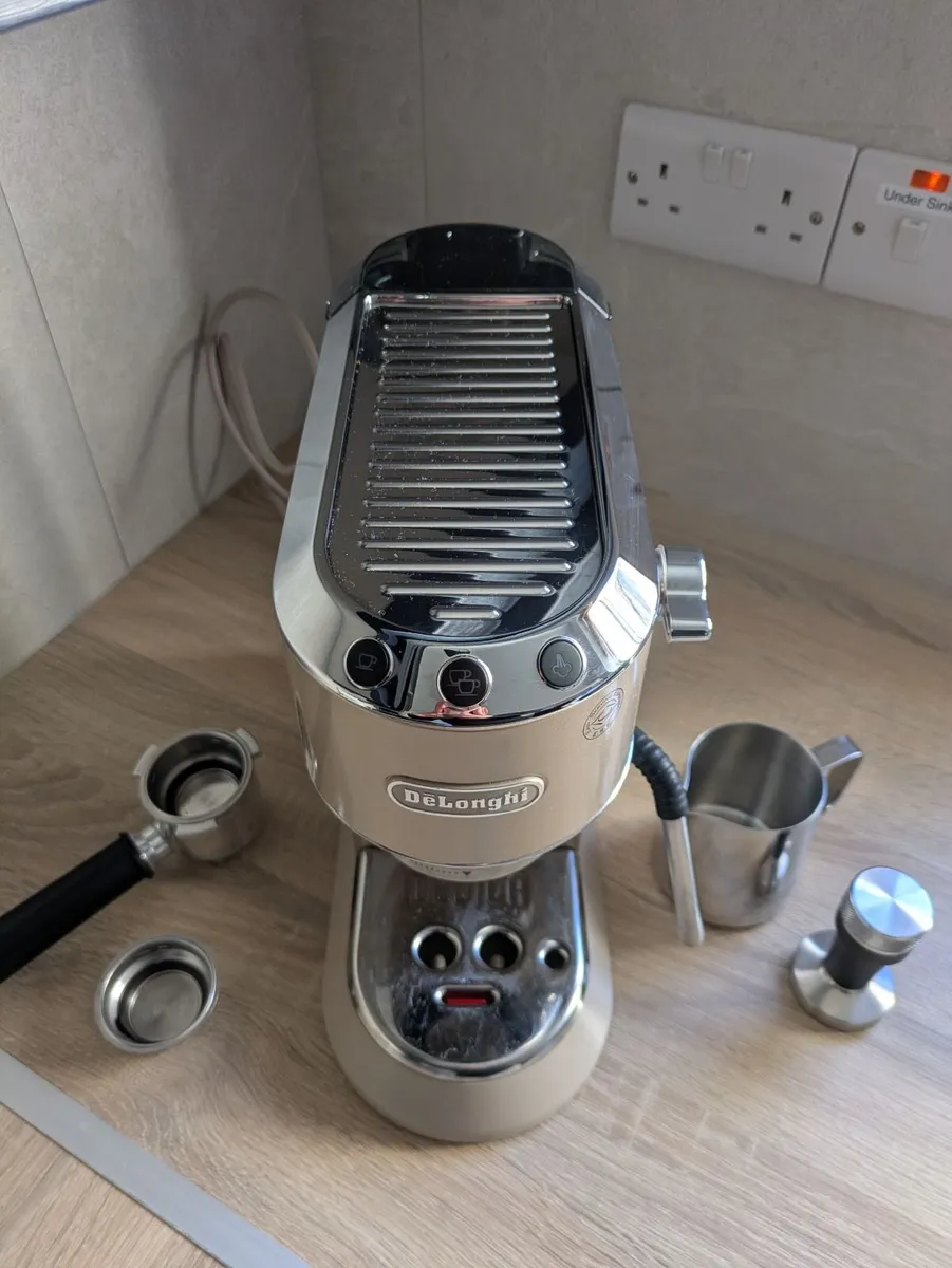 DeLonghi Coffee Machine - Image 2
