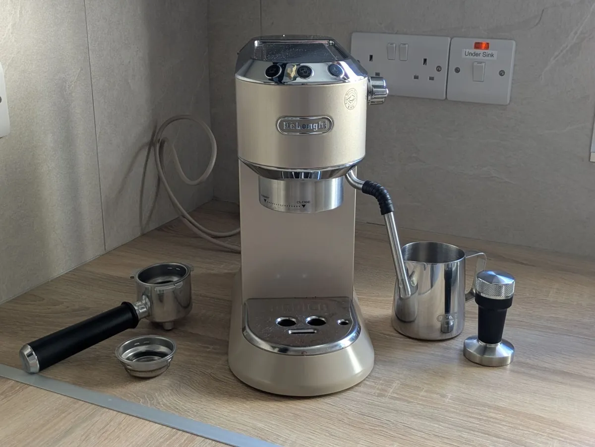 DeLonghi Coffee Machine - Image 4