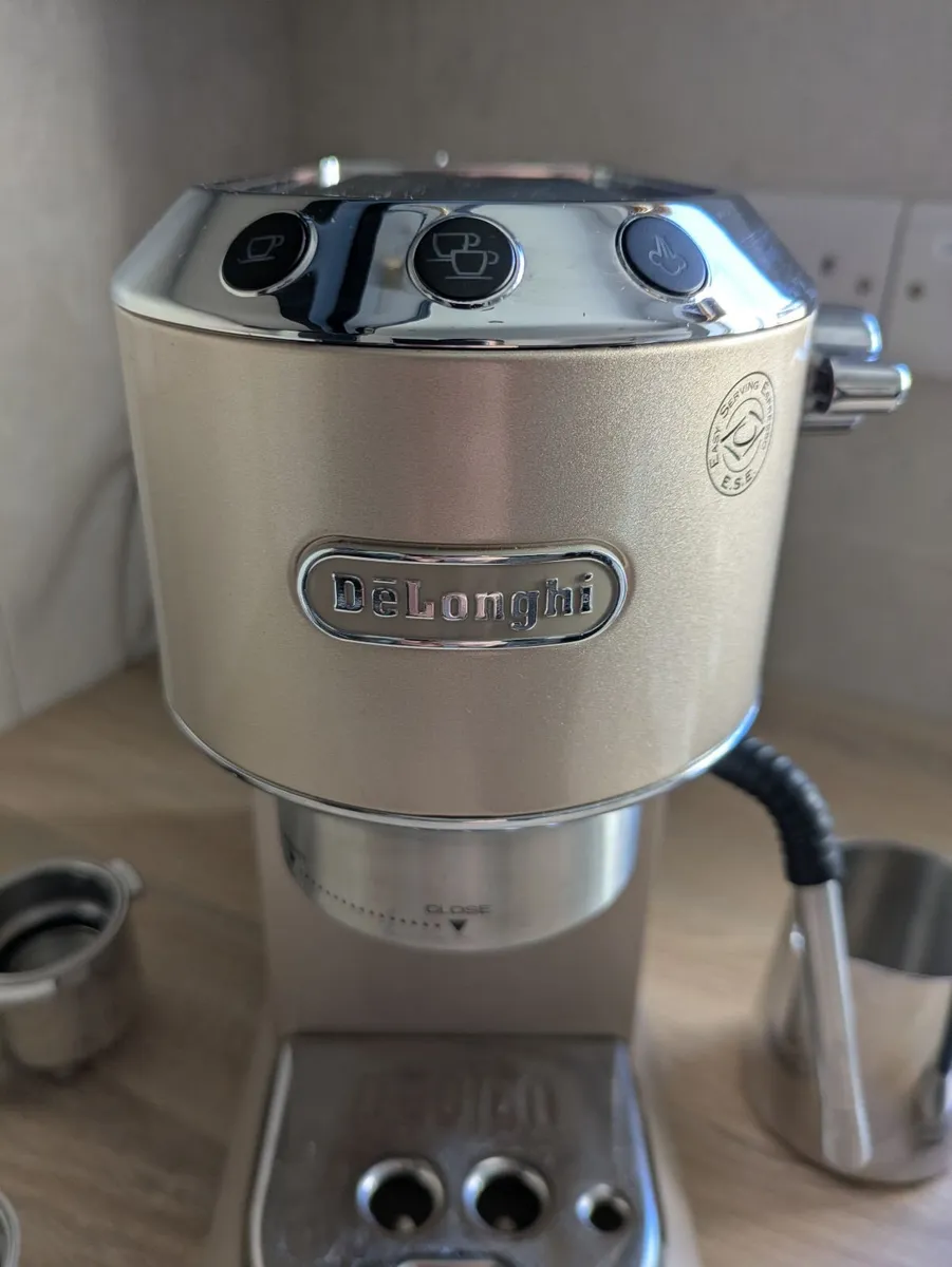 DeLonghi Coffee Machine - Image 3