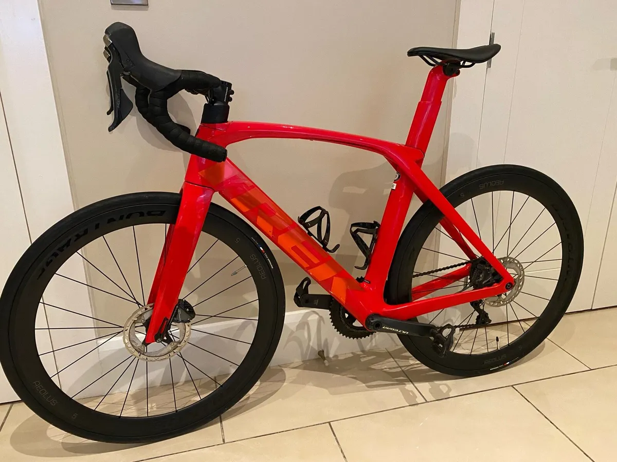 Trek Madone SL6 in Excellent Condition - Image 2