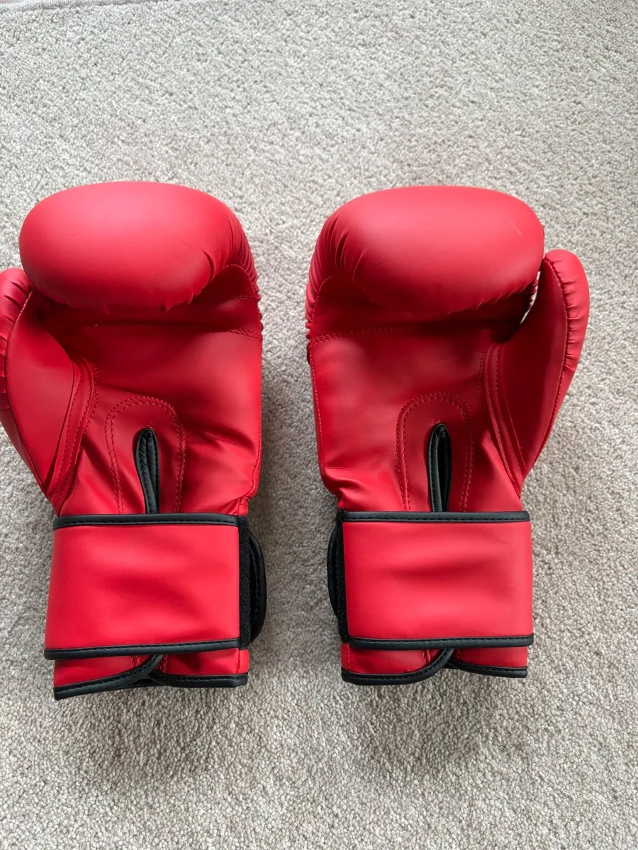 Seven Hellas 10oz Boxing Gloves – Red/Black – As N - Image 4