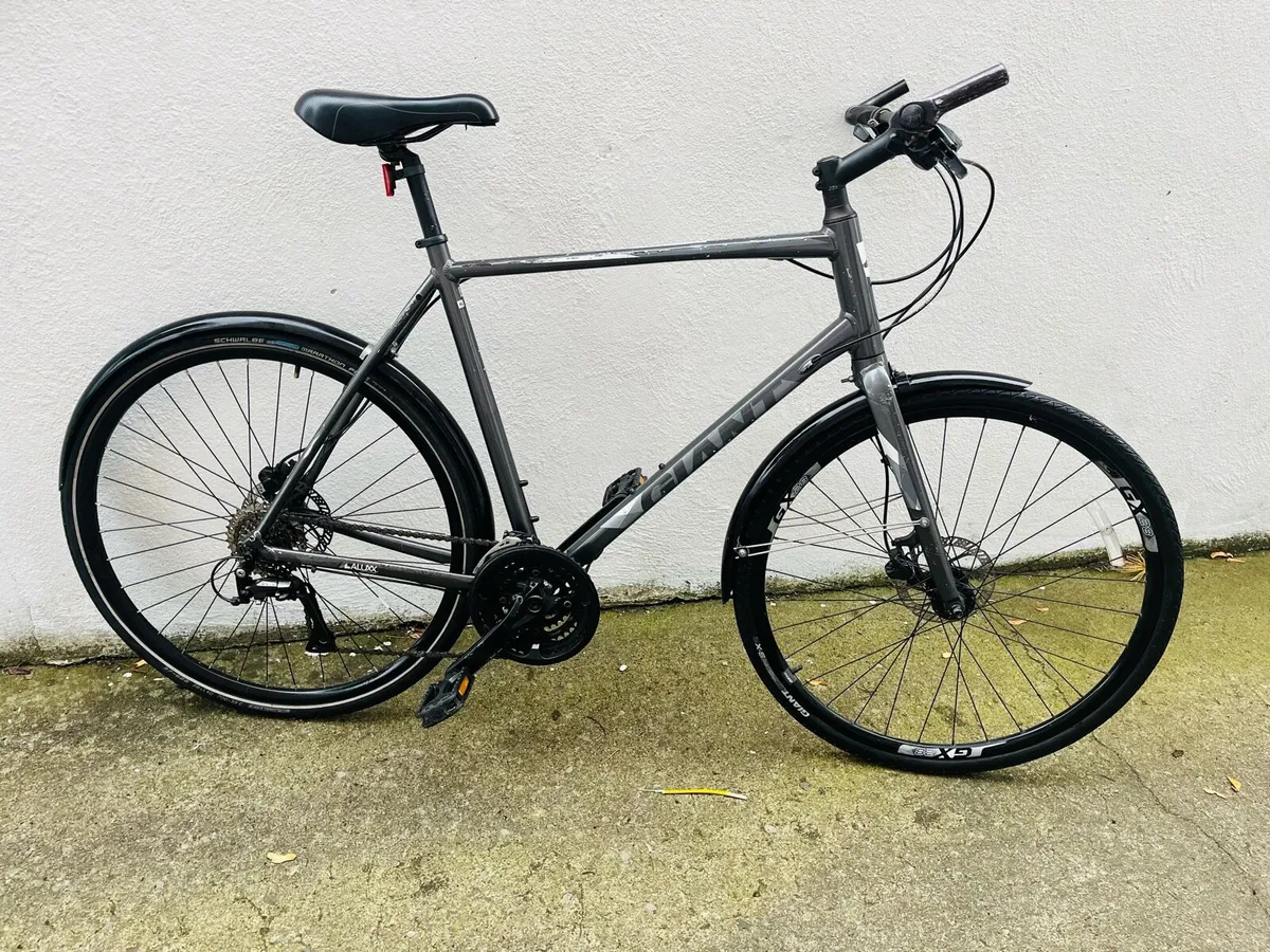Giant escape 2 disc hybrid bike - Image 2