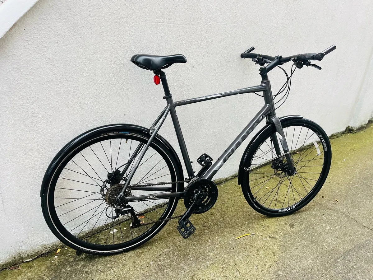 Giant escape 2 disc hybrid bike - Image 4