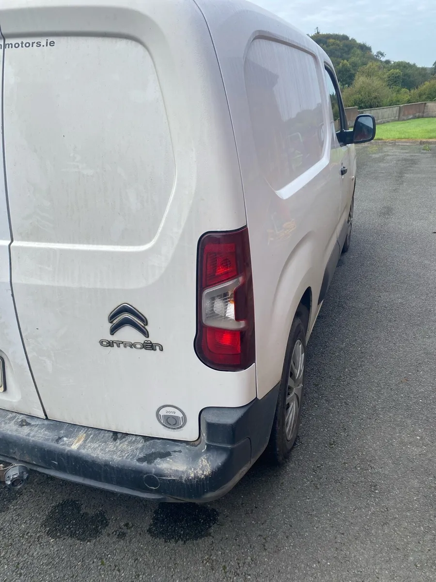 Van - Image 2
