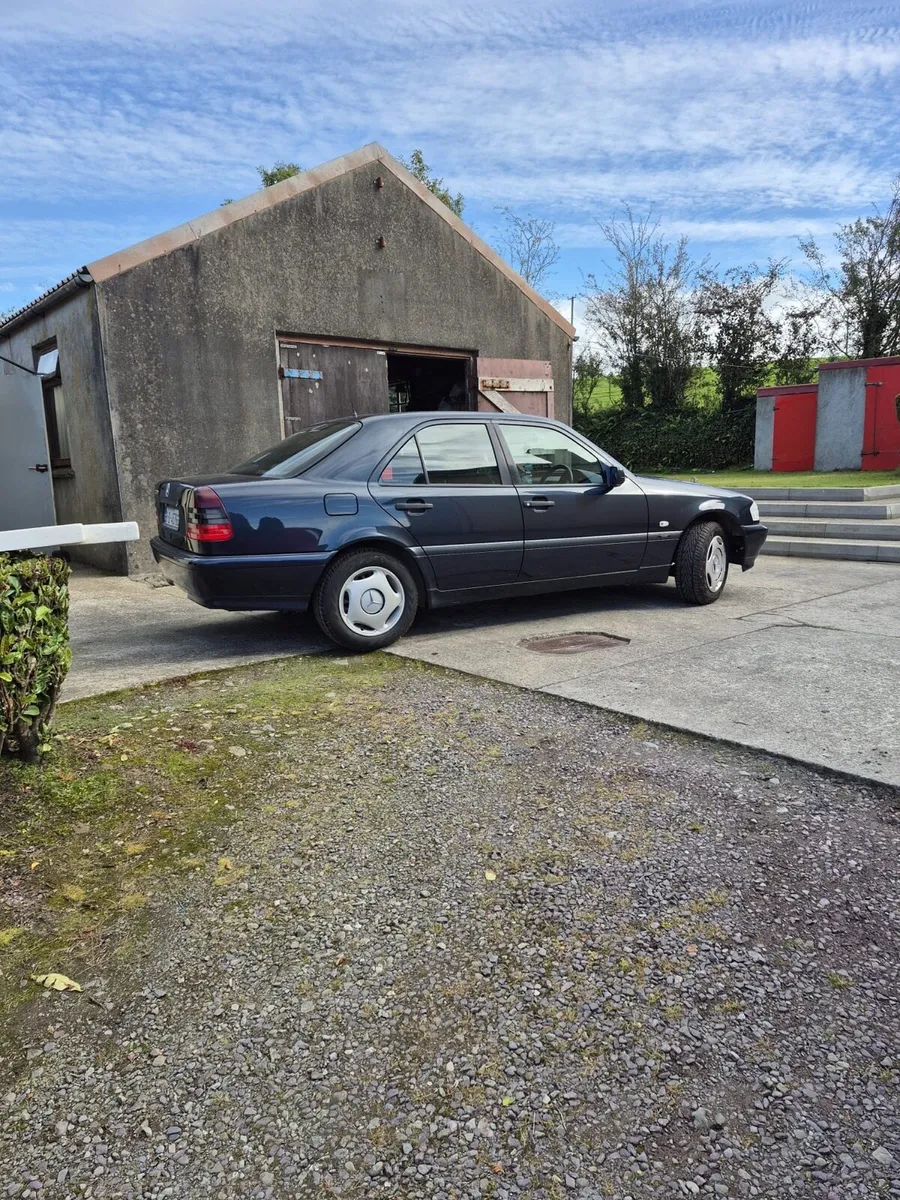 Mercedes C180 - Image 2