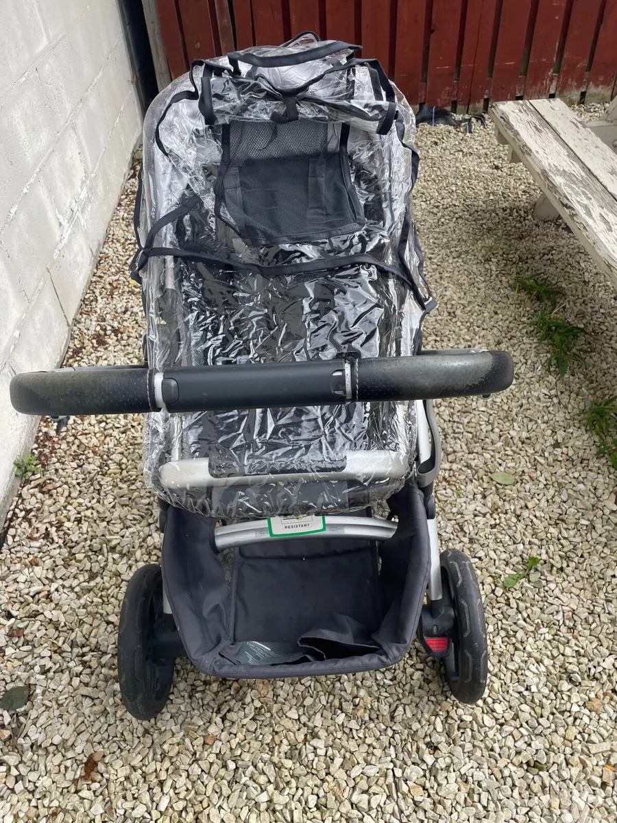 Uppa Baby Vista bassinet & pram set - Image 4