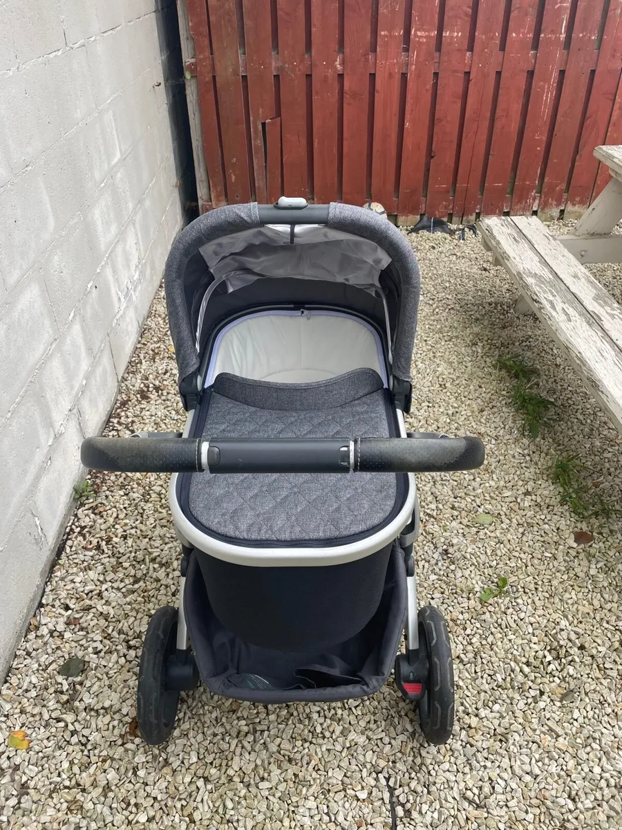 Uppa Baby Vista bassinet & pram set - Image 1