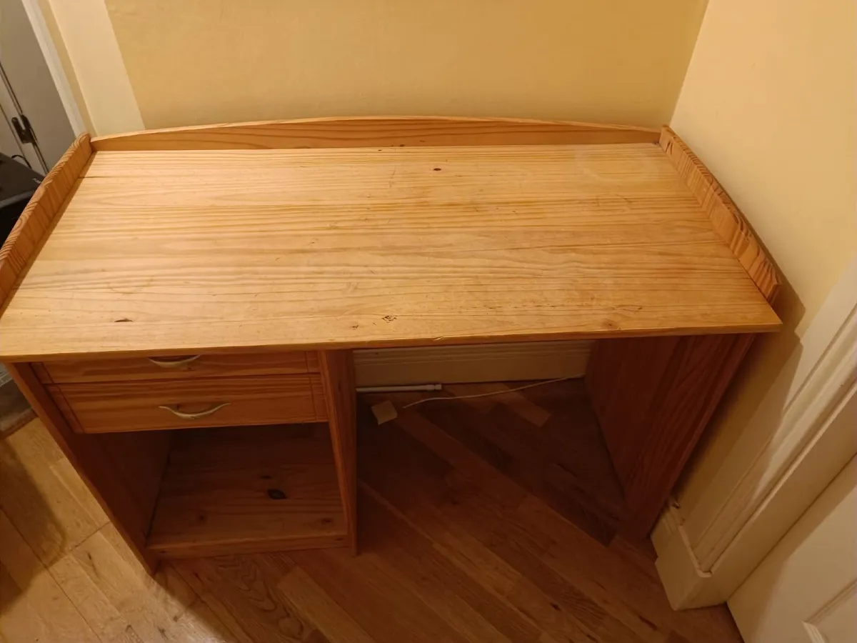 Free Desk - Image 1