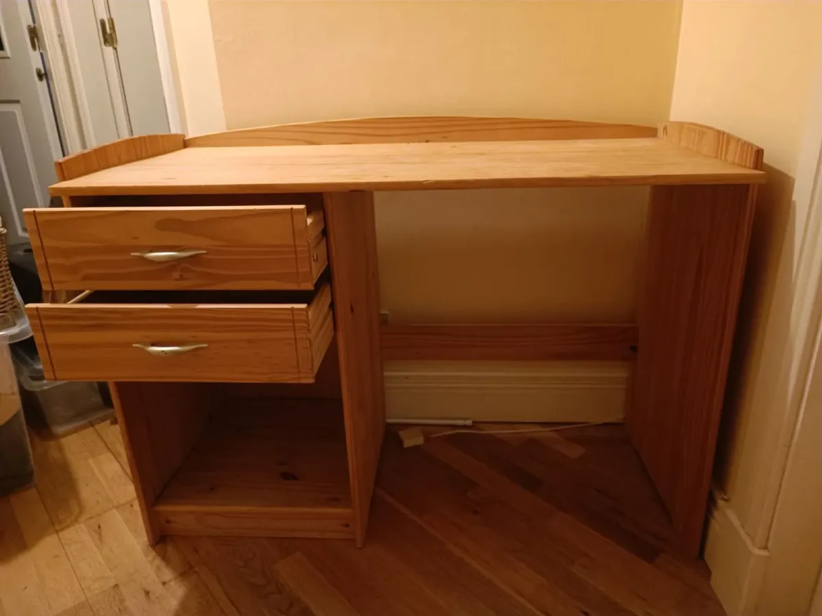 Free Desk - Image 2