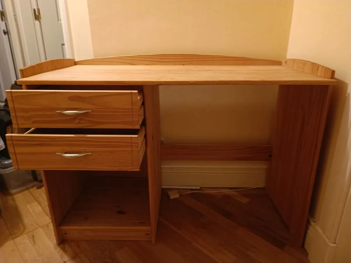 Free Desk - Image 3