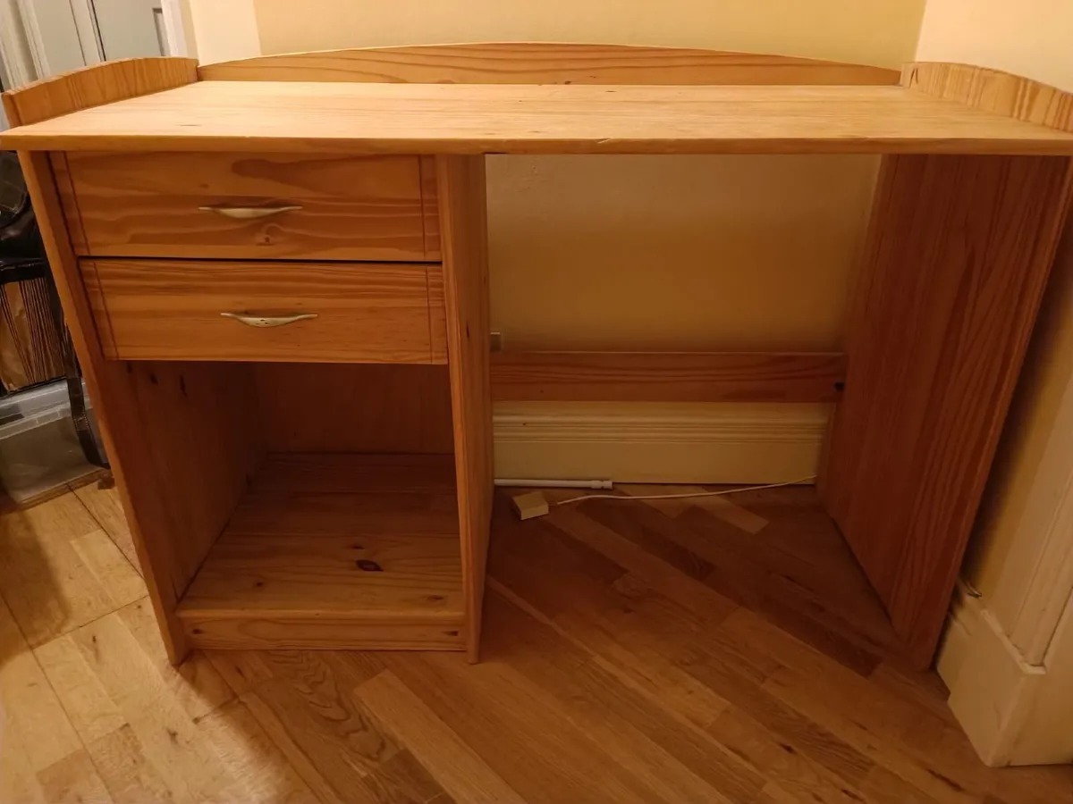 Free Desk - Image 4