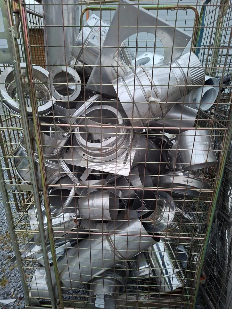 JOB LOT OF STAINLESS STEEL PIPE FITTINGS - Image 1