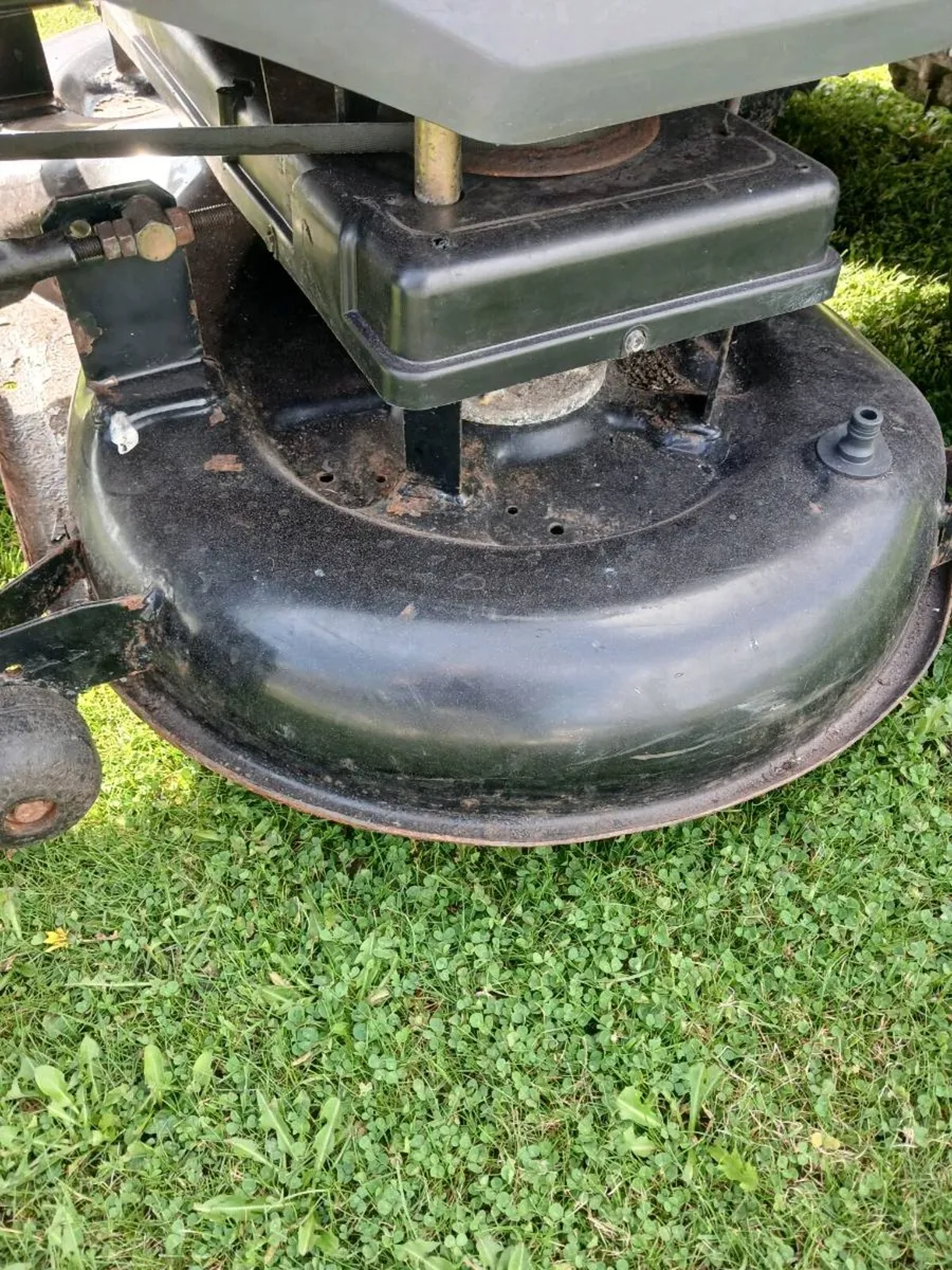 22hp Twin cylinder  Castlegarden hydrostatic - Image 4