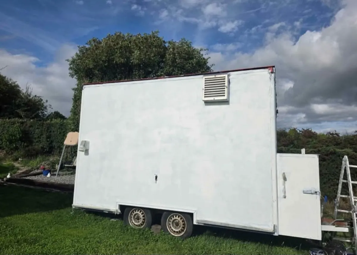 Catering trailer - Image 2