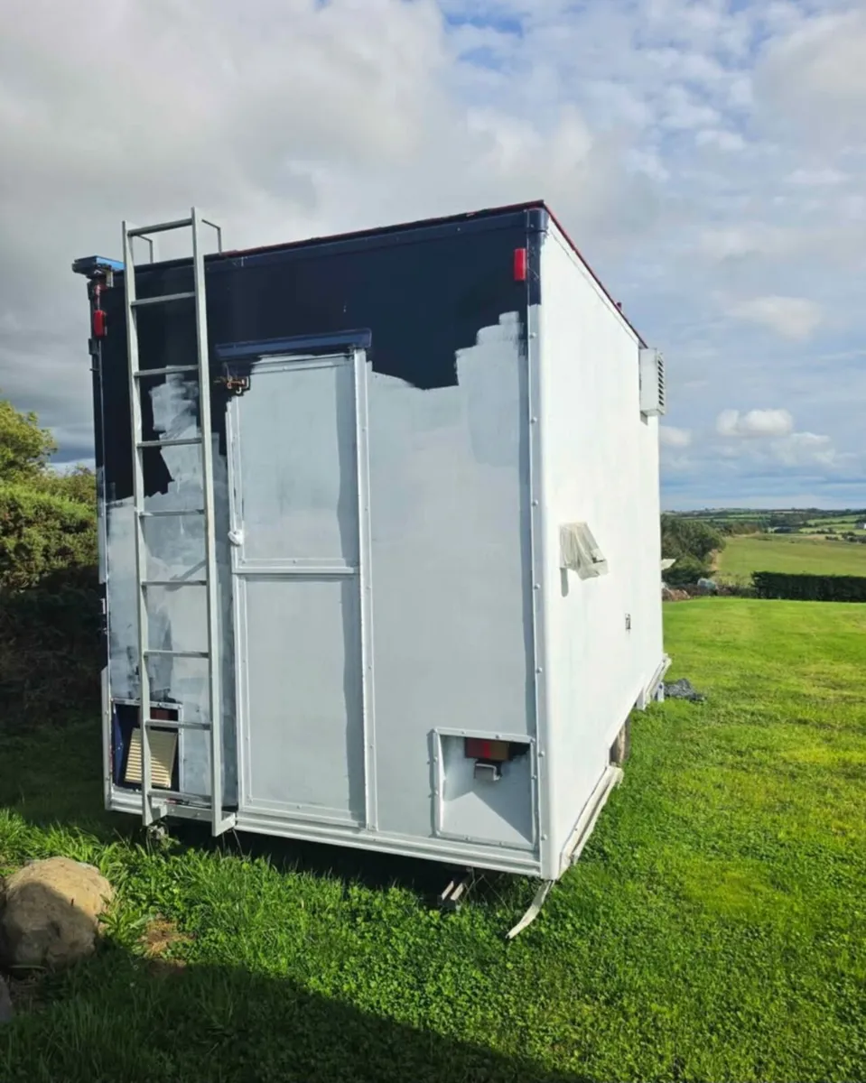 Catering trailer - Image 3