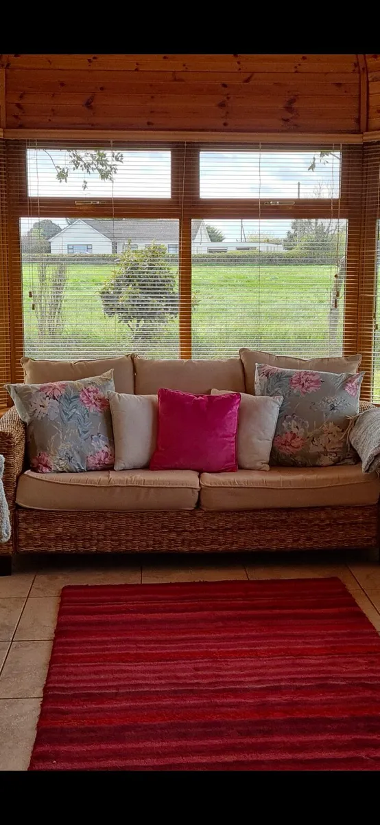 Curtains and matching cushion covers - Image 2