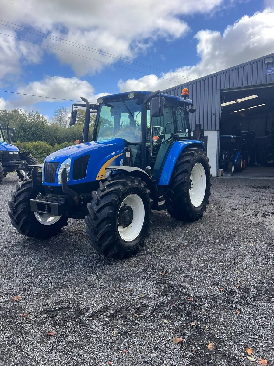 New Holland T5050 - Image 2