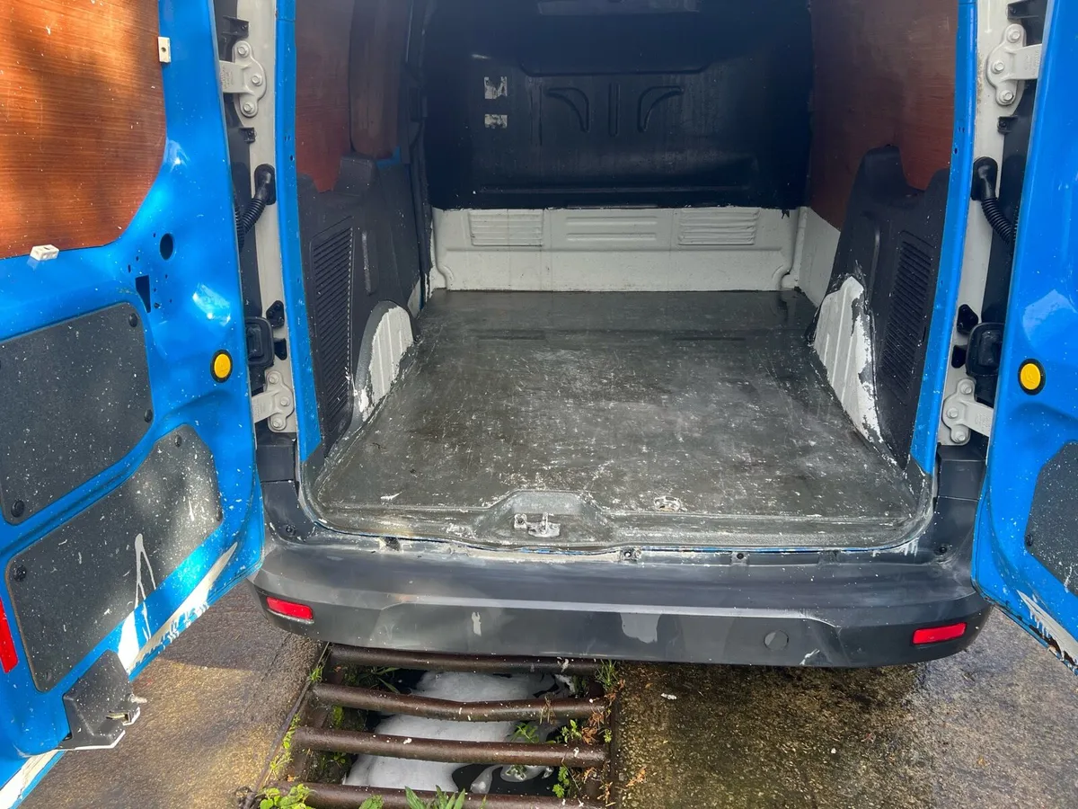Car - Image 3