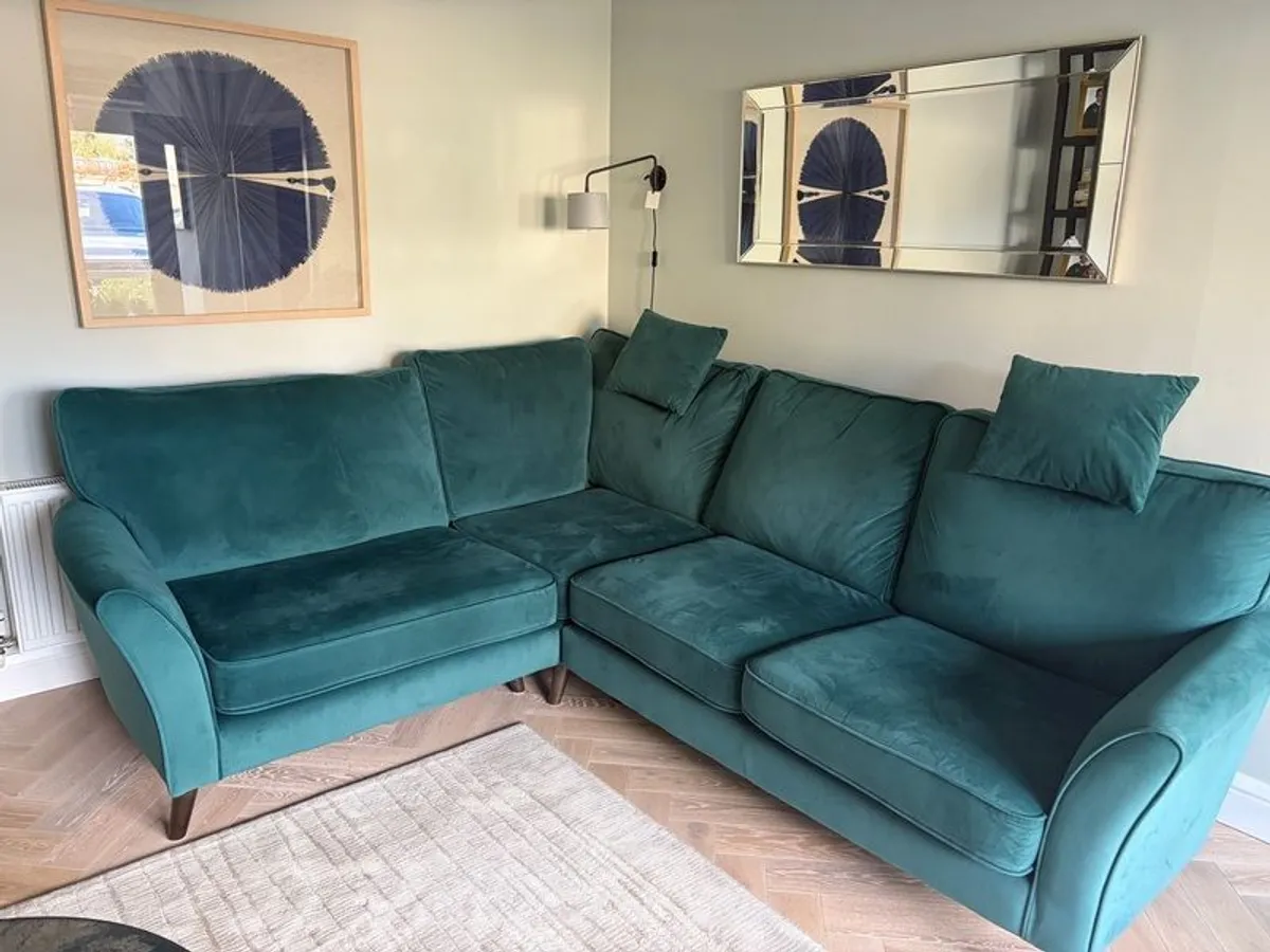 Beautiful L shaped velour sofa, Warwick fabric - Image 3